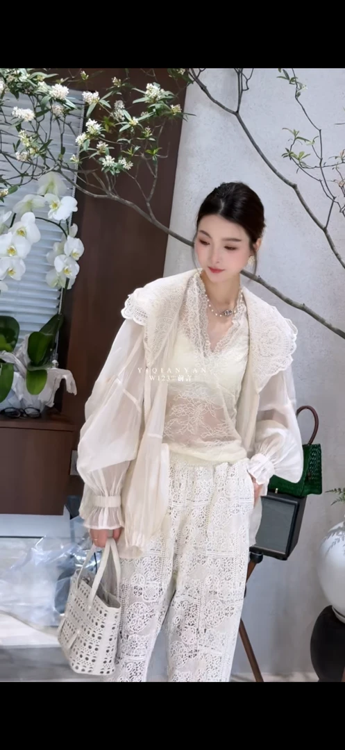 深圳南油W123原创时尚蕾丝拼接连帽宽松洋气休闲灯笼袖防晒风衣