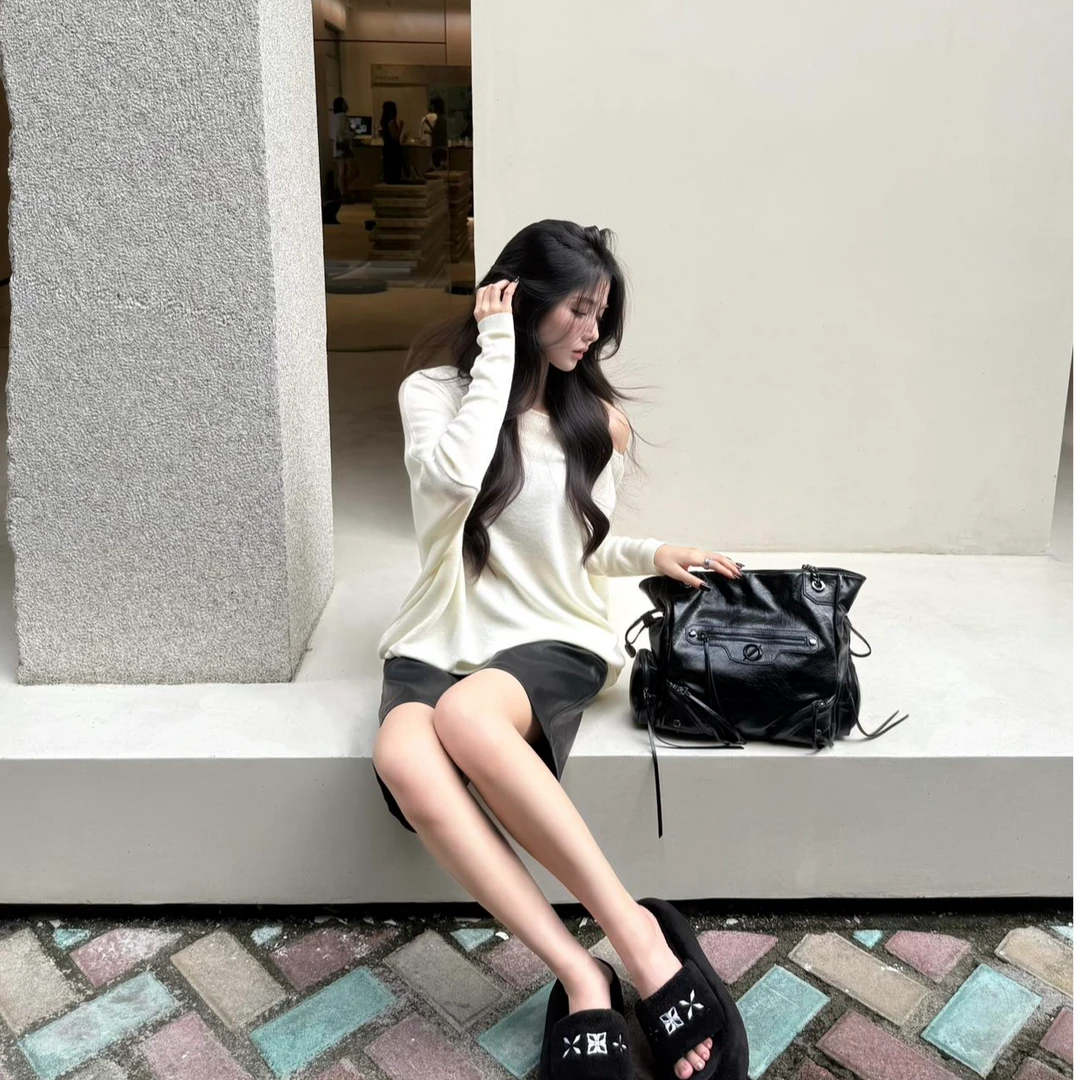 宽松露肩性感辣妹长袖上衣洋气休闲百搭气质显瘦休闲短裤时尚套装