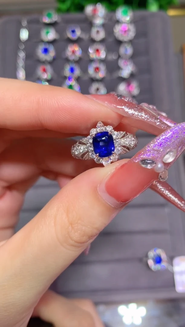 戒指蓝宝石18K金镶嵌1.8CT