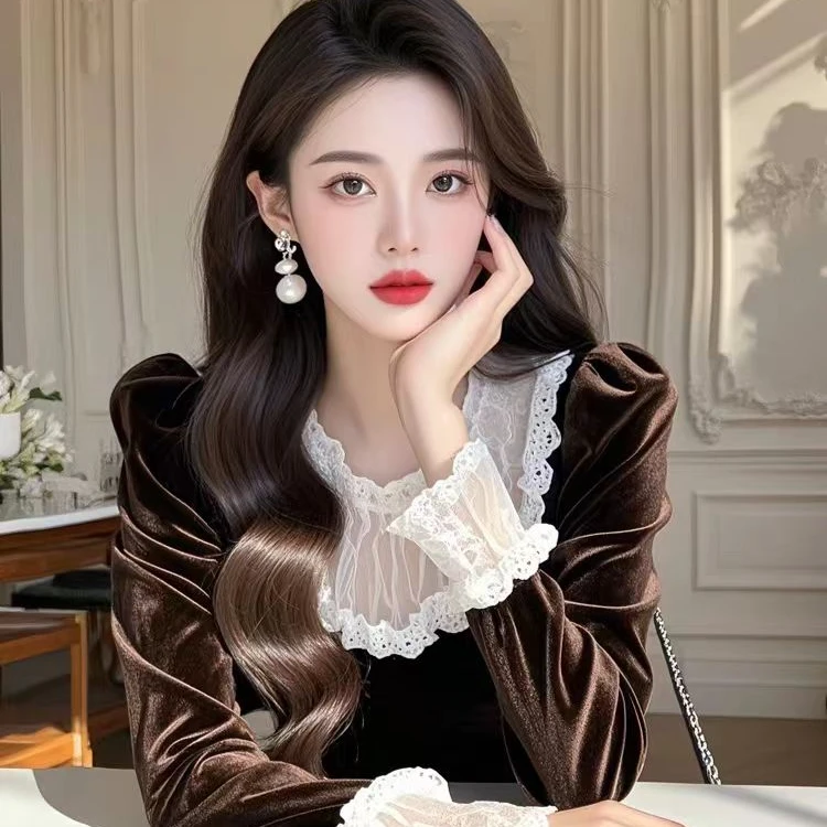 长袖衬衫女新款春季高级感内搭打底衫法式泡泡袖蕾丝拼接丝绒上衣