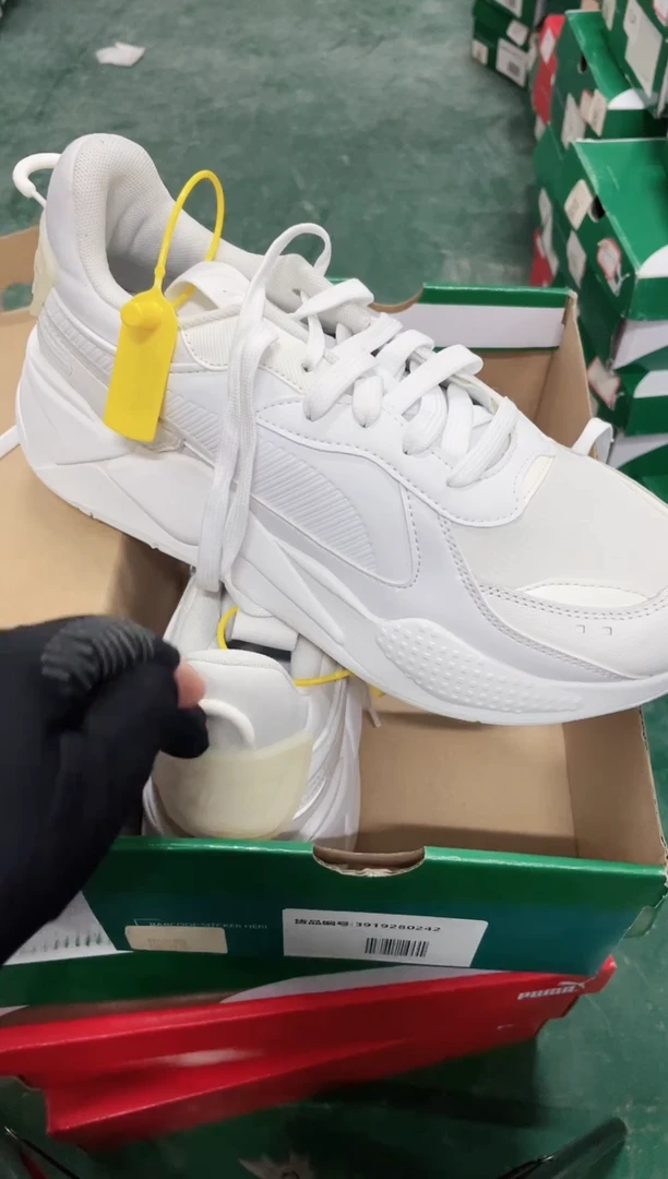 彪马时尚休闲运动鞋42M  P73