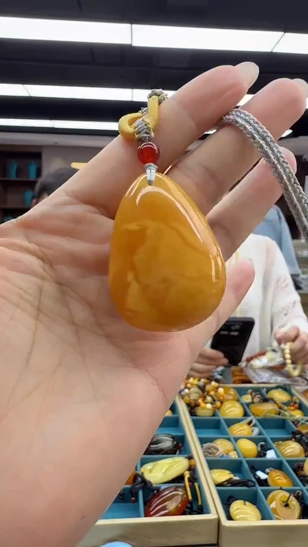 琥珀颈饰未镶嵌139秒拍号 假一罚三