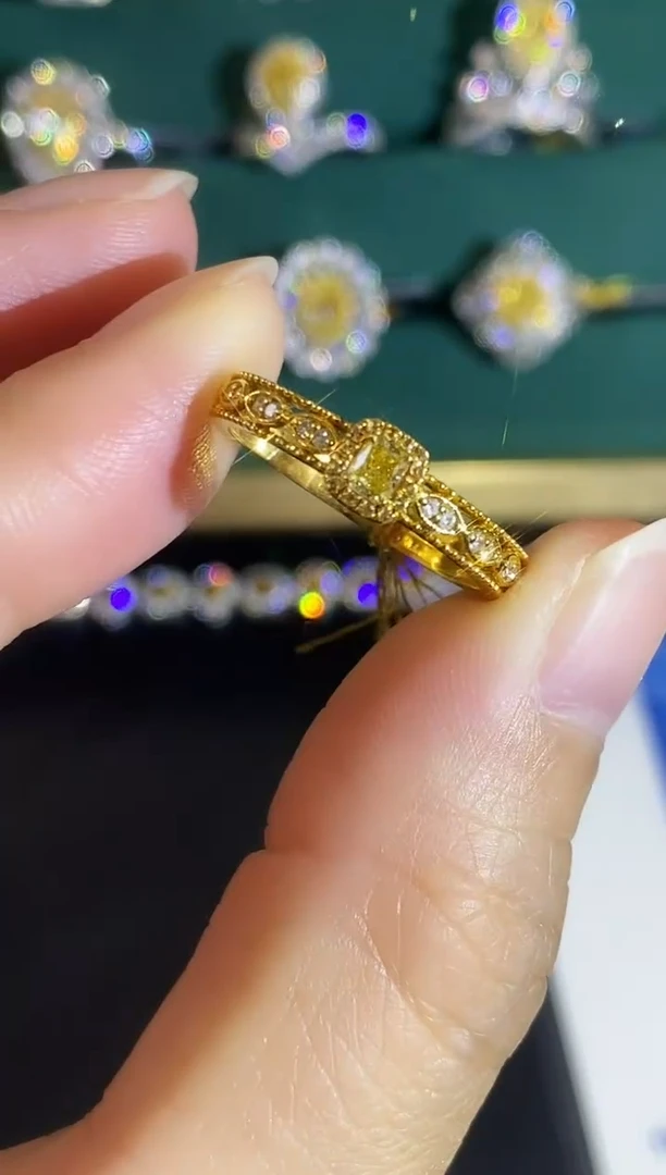 18K金镶嵌戒指钻石232