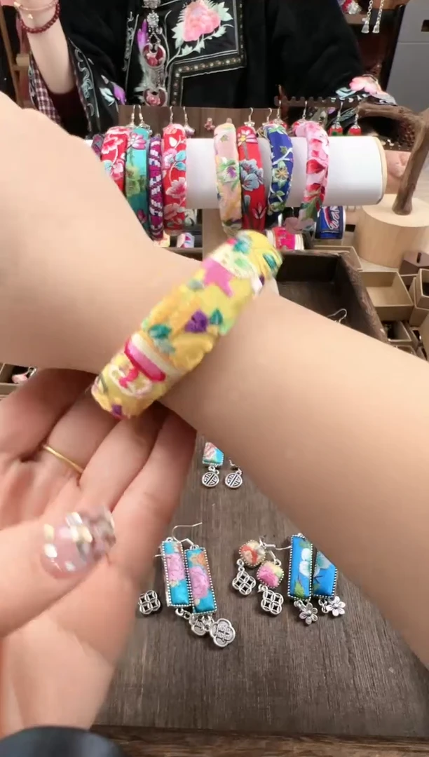 【闪购商品】织绣民族风老绣饰品285