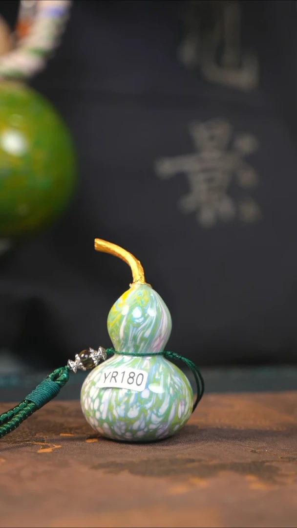 【闪购商品】YR180漂漆精致小手捻{未开口}