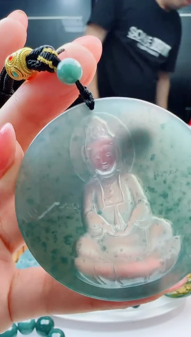 翡翠未镶嵌颈饰多样性发货其中一件