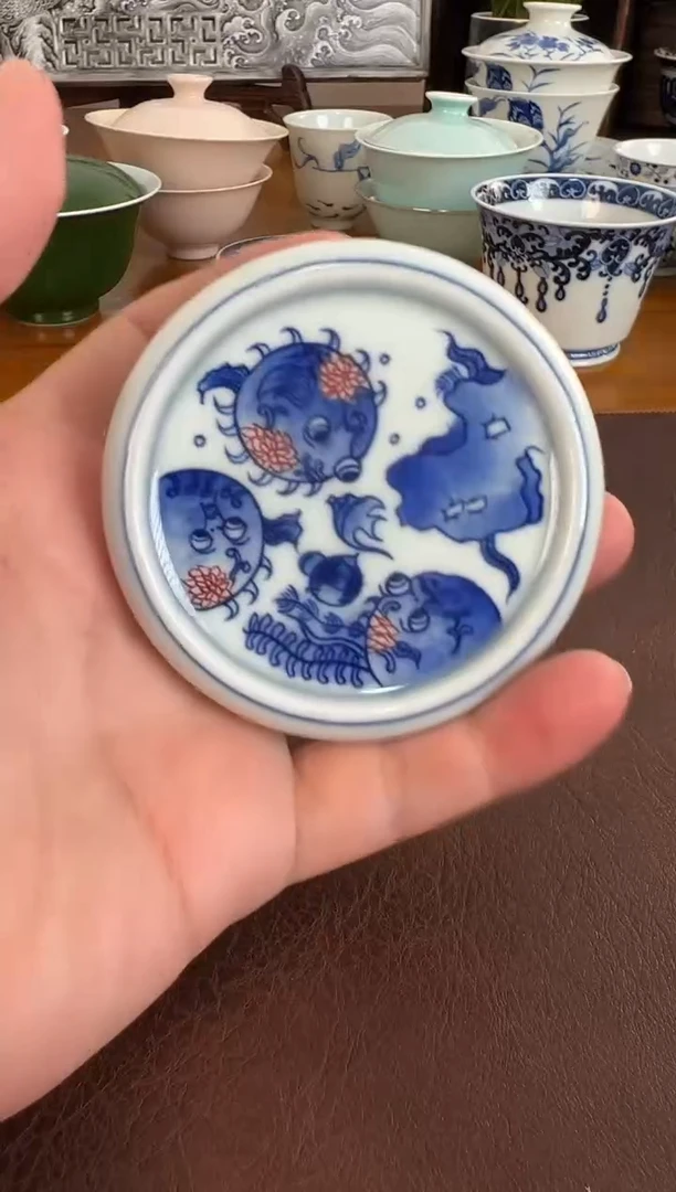 照夜白青花釉下红河豚盖置