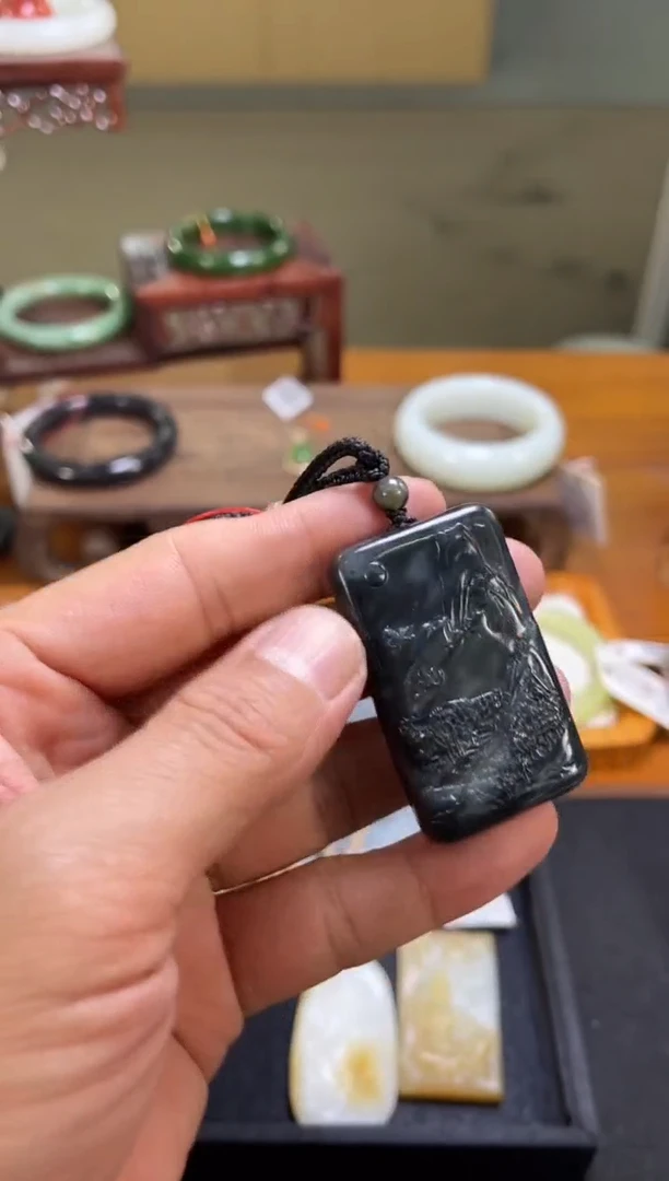 吊坠(不含链)未镶嵌和田玉若羌青花 山水牌