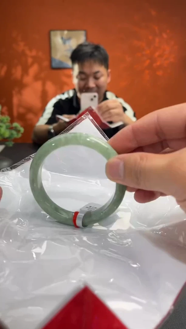 未镶嵌手镯翡翠翡翠手镯（微瑕）