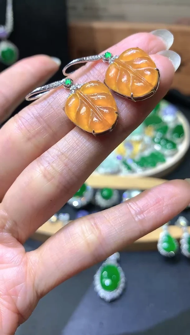 18K金镶嵌翡翠耳饰团购