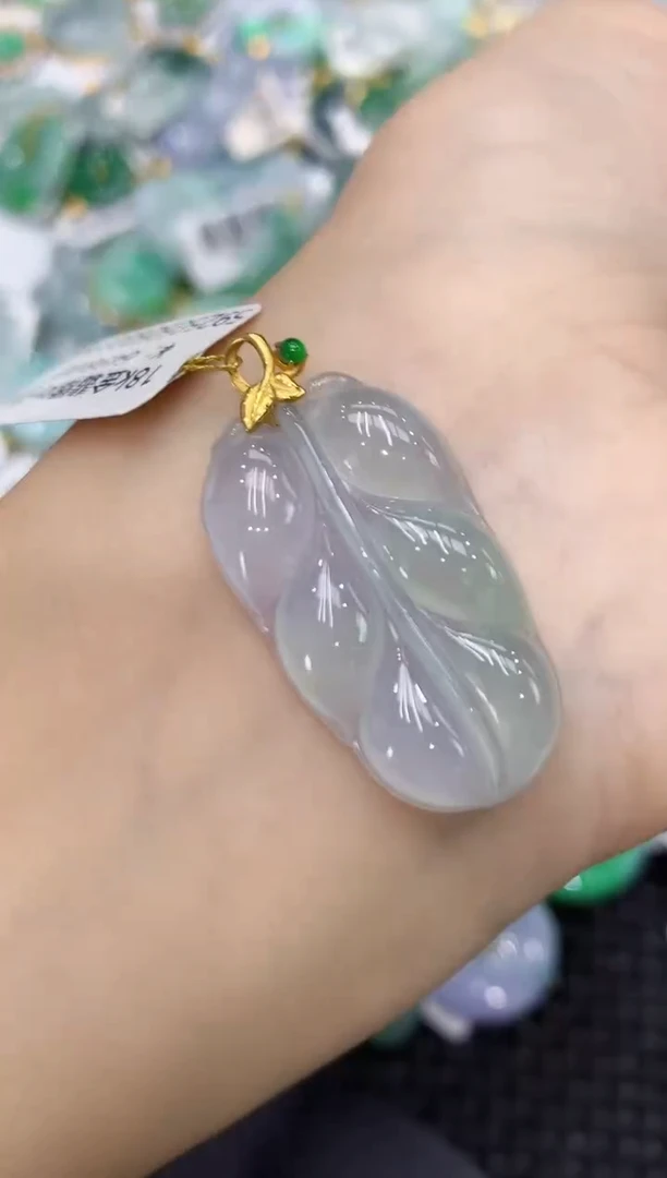 颈饰18K金镶嵌翡翠111111111111