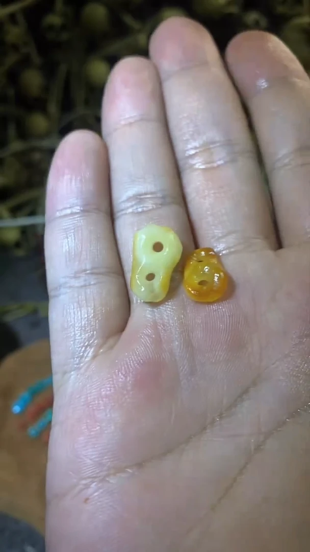 【闪购商品】琥珀颈饰未镶嵌6蜜蜡葫芦扣多样性发货发其一