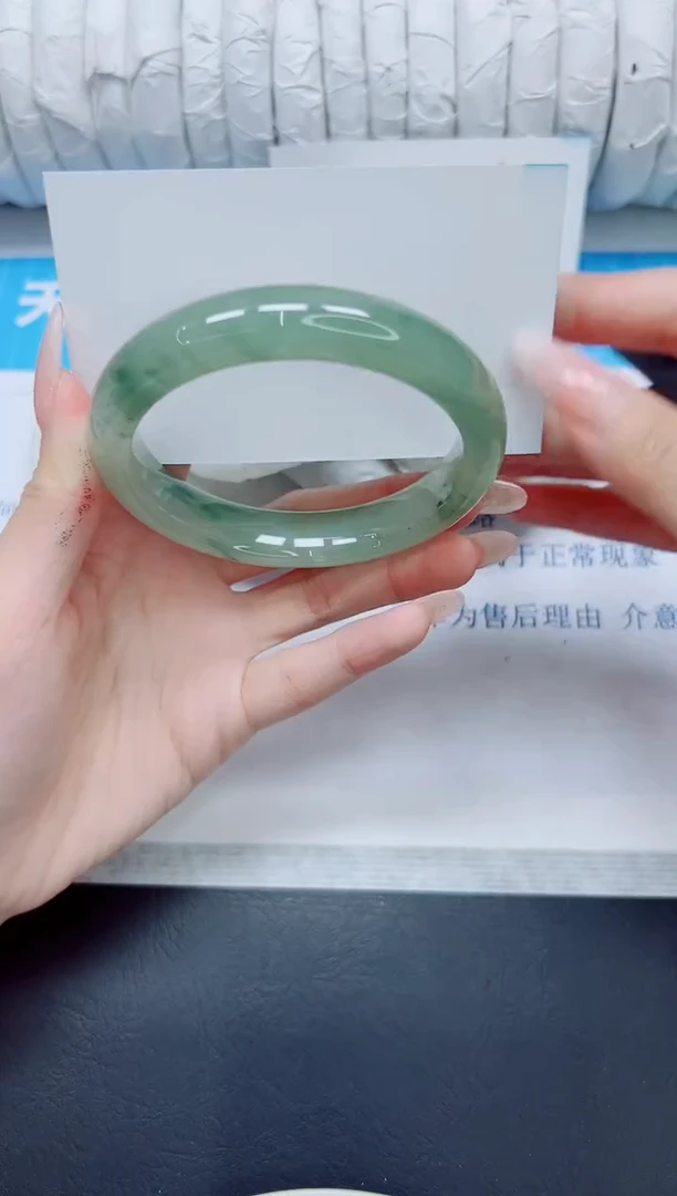 石英质玉手镯未镶嵌70/58.4