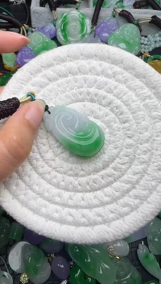 颈饰未镶嵌翡翠缅甸翡翠吊坠