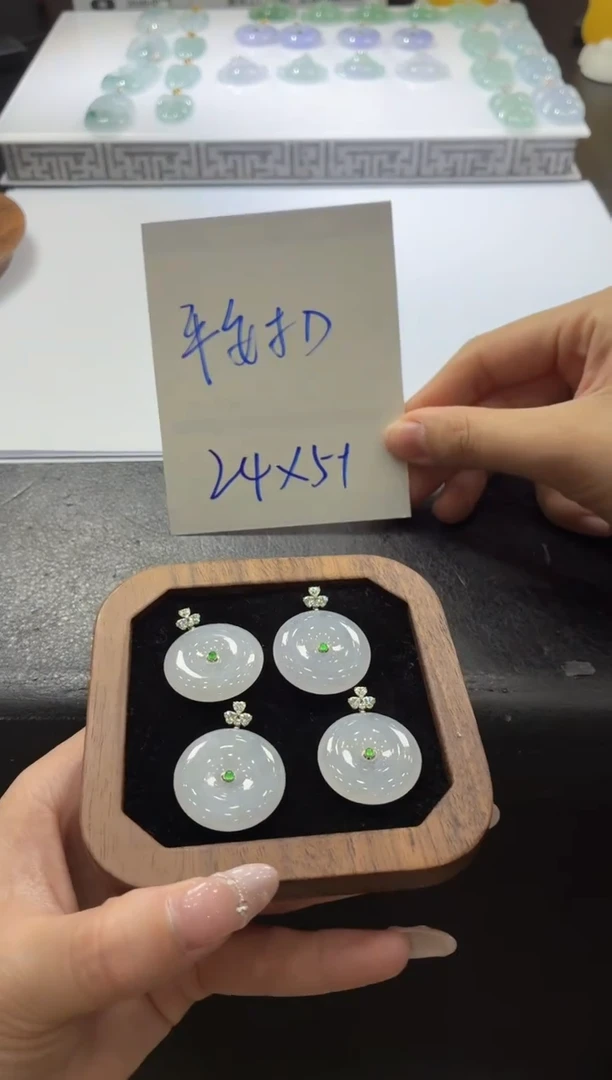18K金镶嵌定制翡翠DDJ54937/多样性发一件