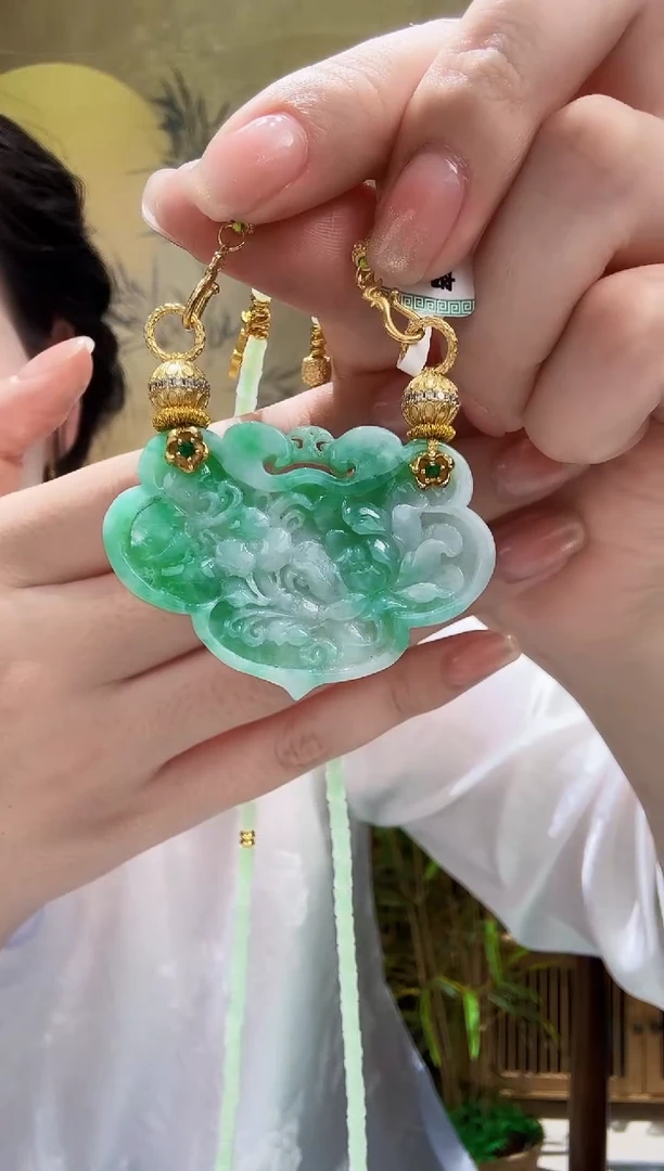 颈饰未镶嵌翡翠吊坠