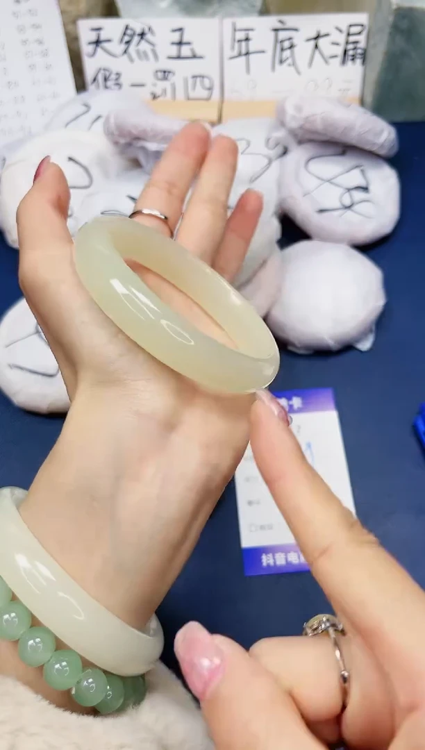 【闪购商品】石英质玉手镯未镶嵌477-小青提62圈口