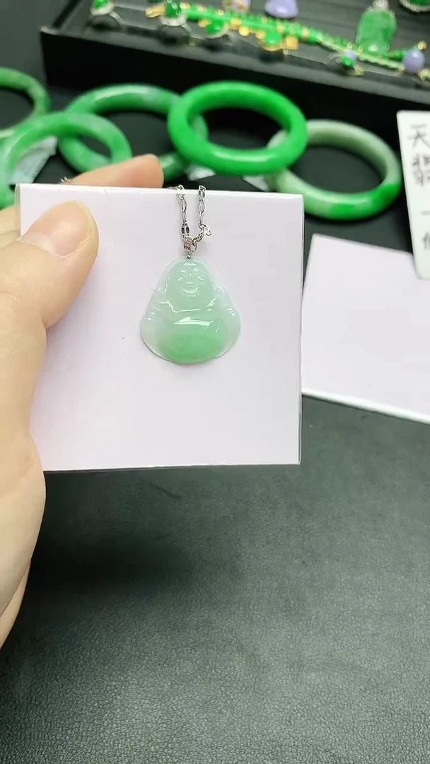 颈饰18K金镶嵌翡翠赠礼盒证书