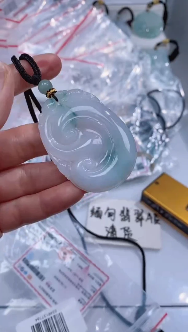 颈饰未镶嵌翡翠吊坠