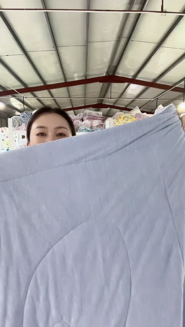 灰色针织被  150*200