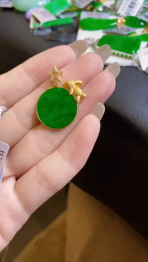 【闪购商品】翡翠颈饰18K金镶嵌圆牌