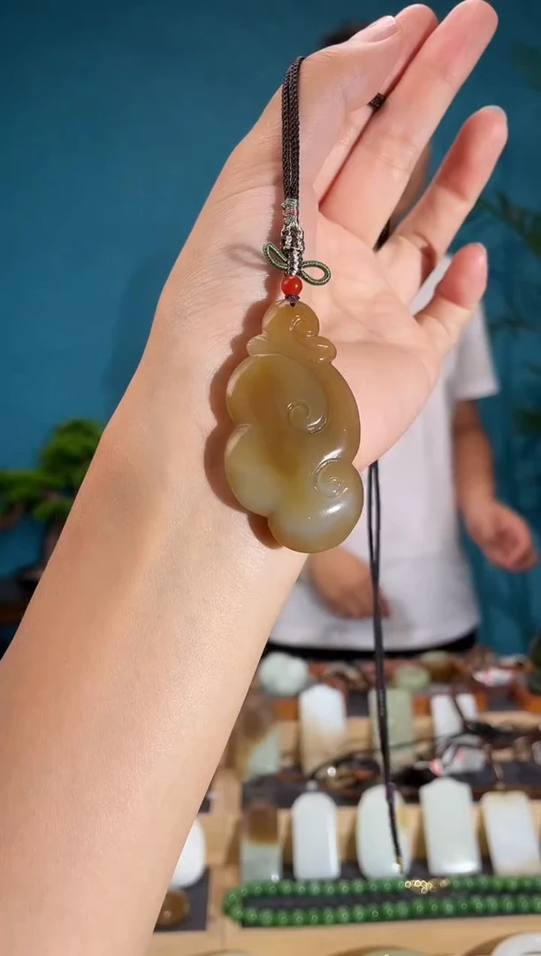 和田玉未镶嵌颈饰1