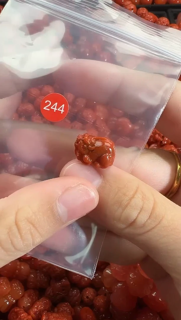 颈饰未镶嵌南红玛瑙1