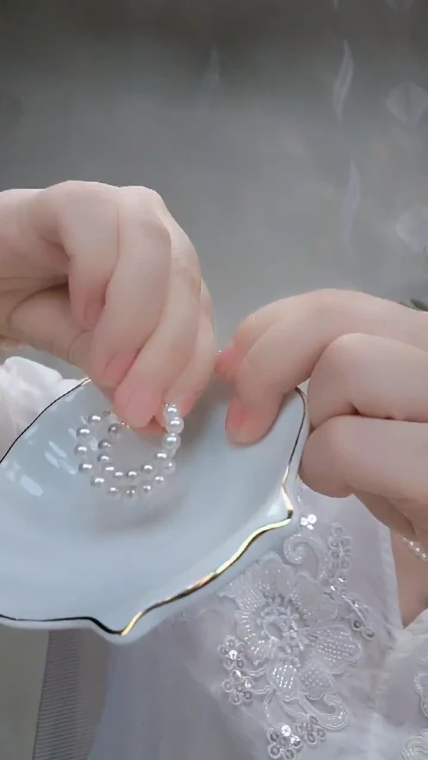 18K金镶嵌淡水珍珠耳饰双C耳环