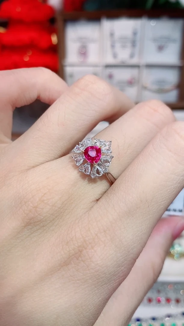 18K金镶嵌戒指红宝石ct/天然宝石/七天无理由