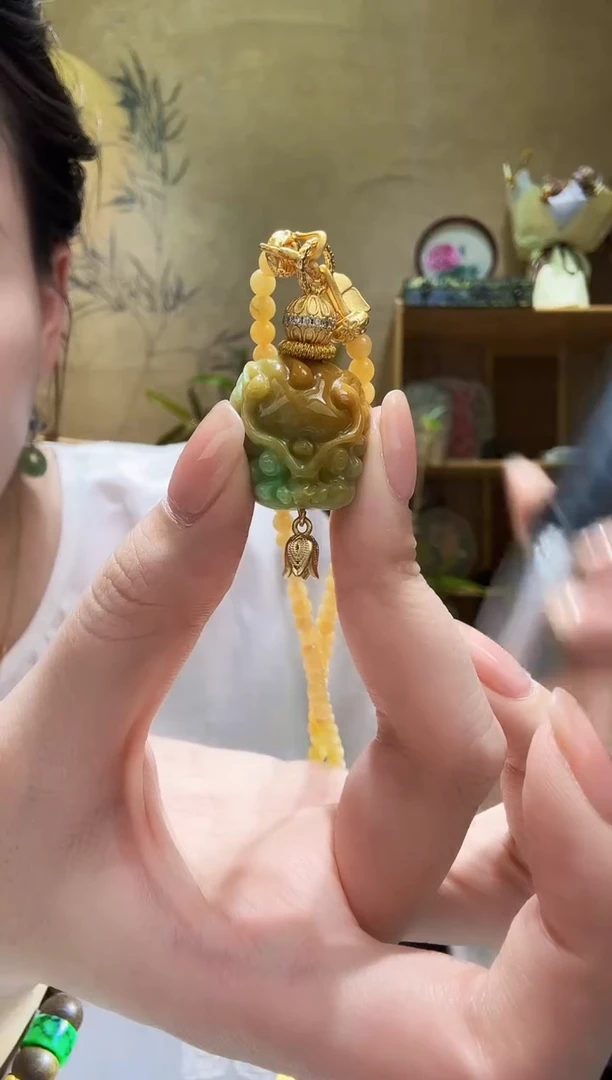 颈饰未镶嵌翡翠吊坠