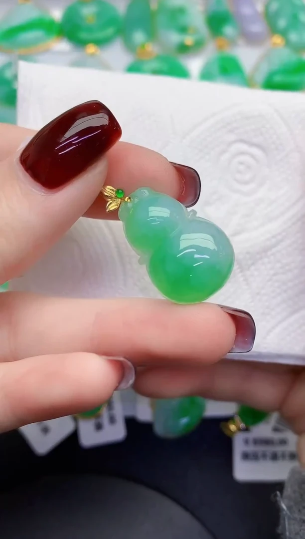 颈饰18K金镶嵌翡翠缅甸天然翡翠A货