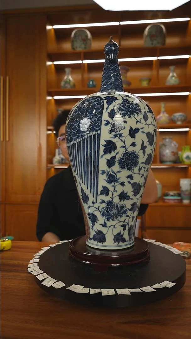 其他阿*巴青花缠枝纹梅瓶一只