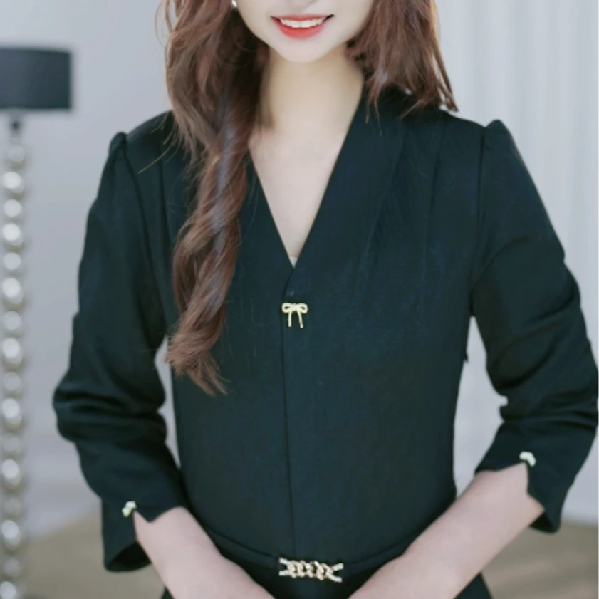 女装2025年春秋款时尚减龄纯色V领气质连衣裙 025显瘦长袖收腰