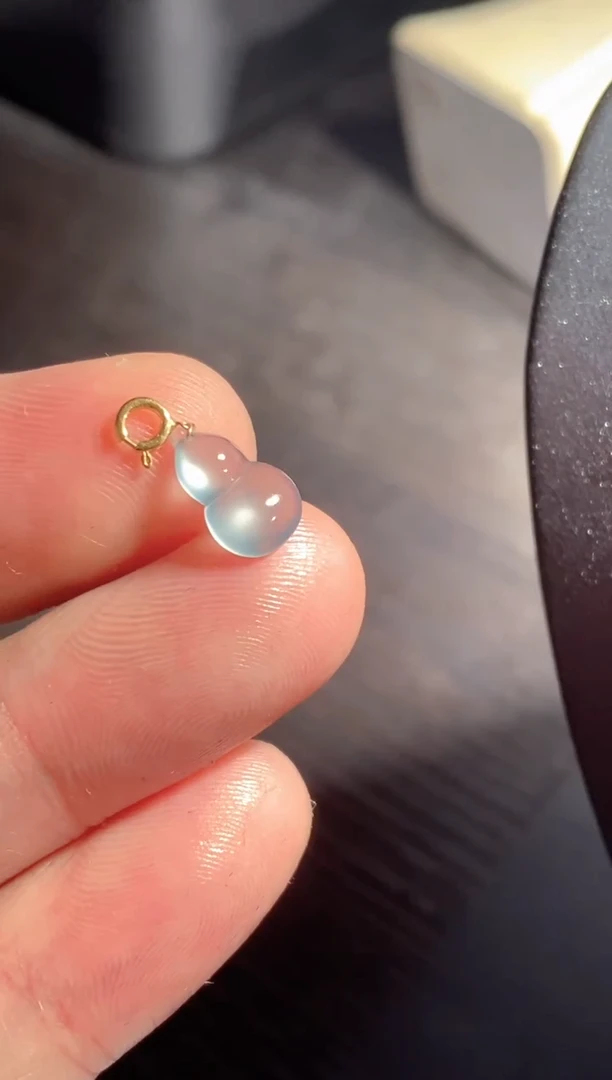 颈饰18K金镶嵌翡翠