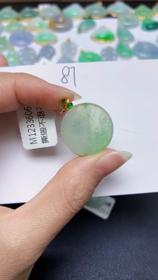 翡翠18K金镶嵌颈饰 天然翡翠A货