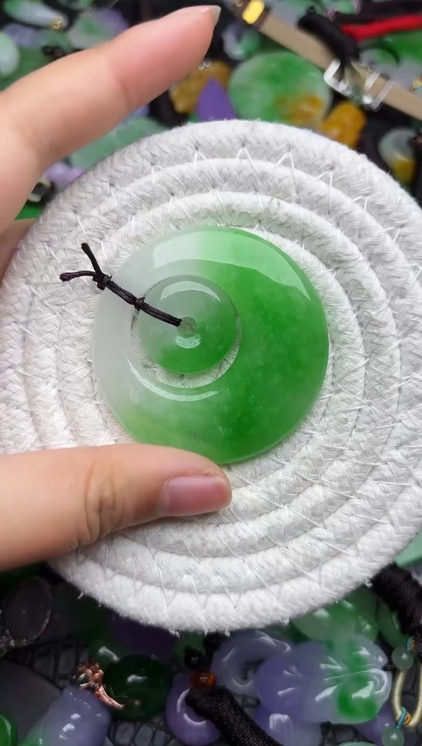 颈饰未镶嵌翡翠缅甸翡翠吊坠