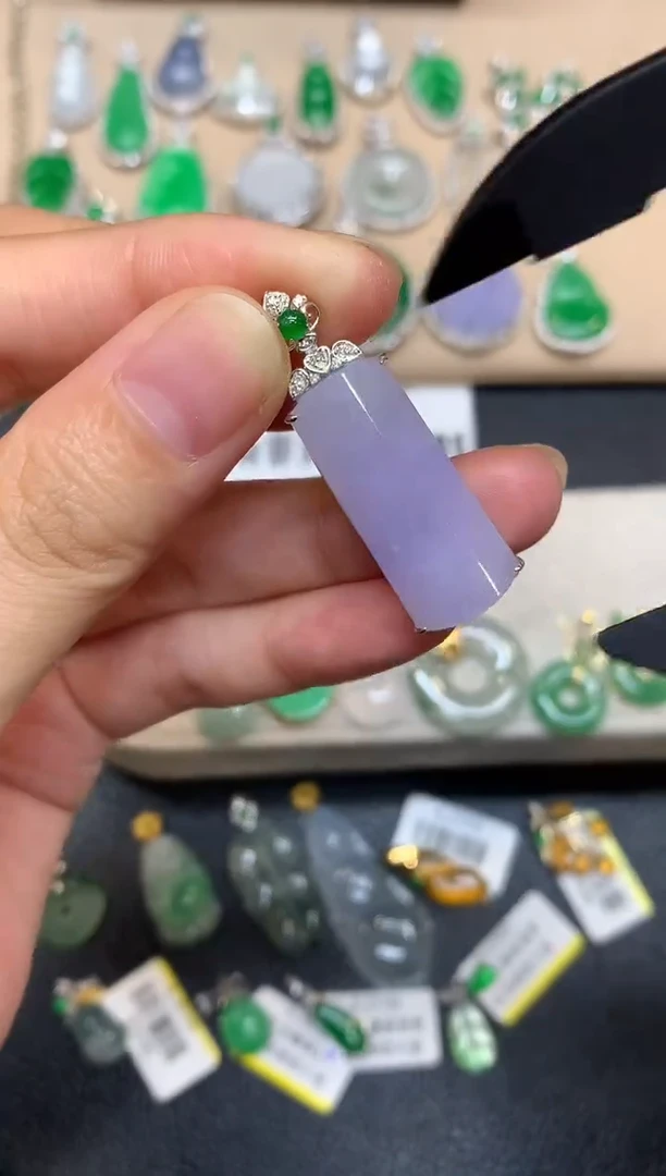 颈饰18K金镶嵌翡翠无事牌【无服务费