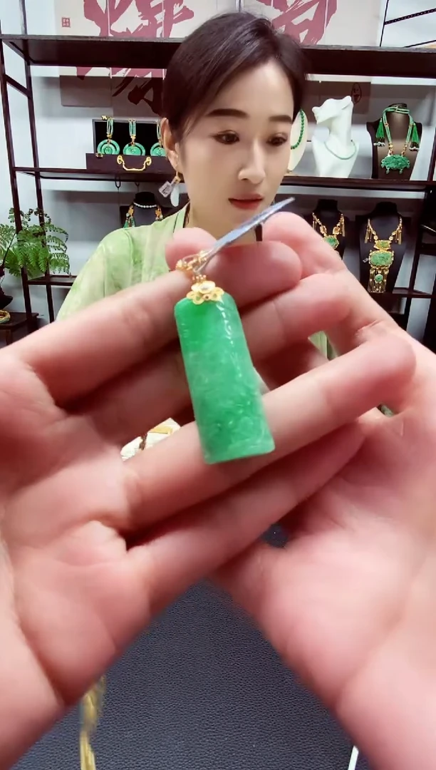 翡翠未镶嵌颈饰翡翠吊坠