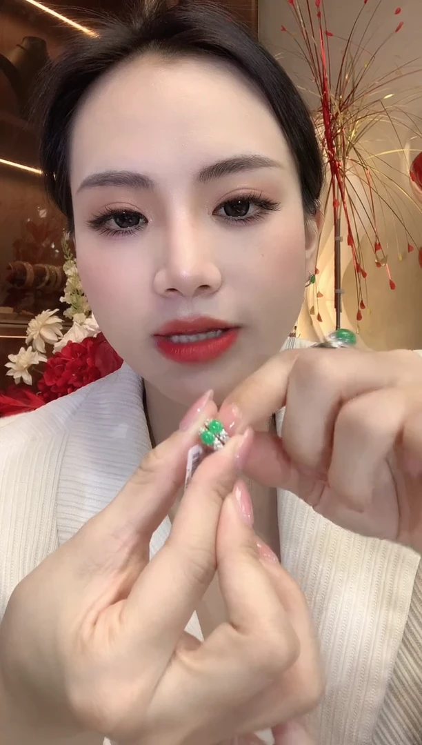 【闪购商品】翡翠耳饰18K金镶嵌C1一对