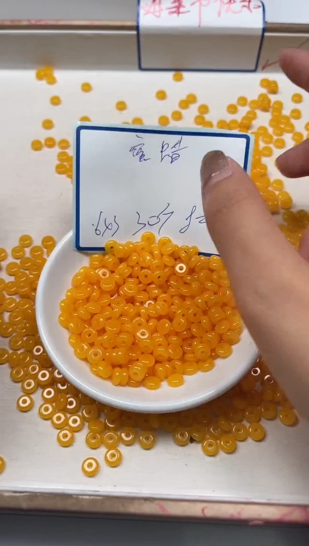 未镶嵌蜜蜡裸石D704鸡油黄蜜蜡2*6mm30个8元