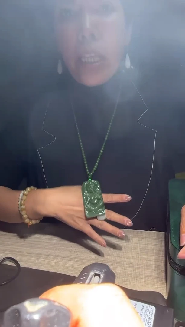 未镶嵌和田玉（糖玉）挂件和田玉