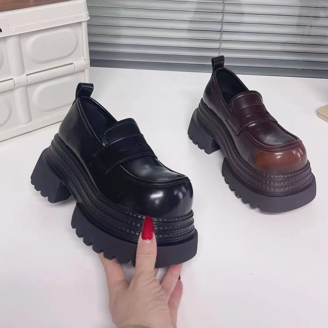 欧货时尚休闲百搭春季新款粗跟圆头松糕底英伦风复古女士乐福鞋