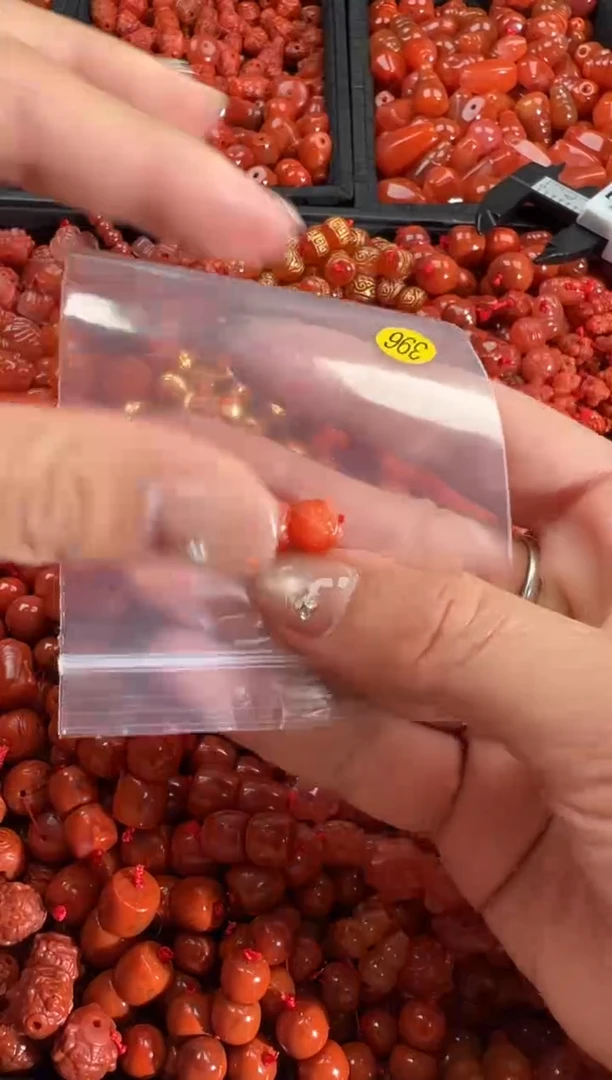 【闪购商品】南红玛瑙颈饰未镶嵌1