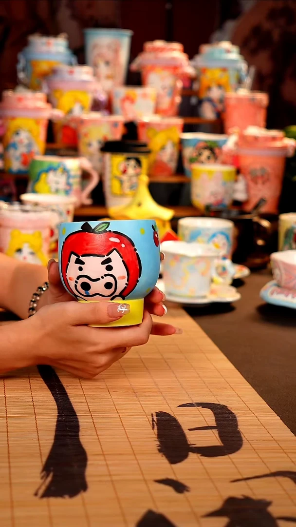 景德镇全手工手绘杯杯