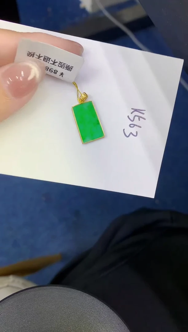 颈饰18K金镶嵌翡翠缅甸天然翡翠A货