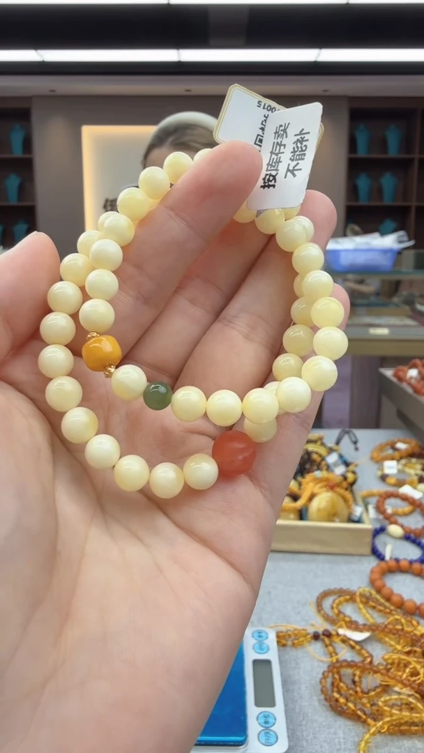 未镶嵌琥珀手链141秒拍号 假一罚三