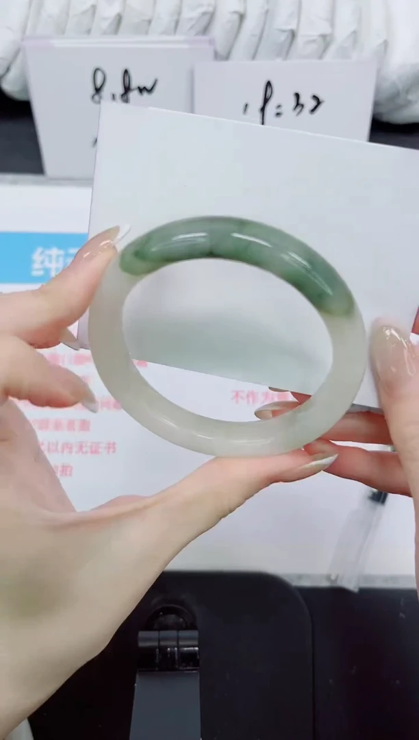 石英质玉手镯未镶嵌500