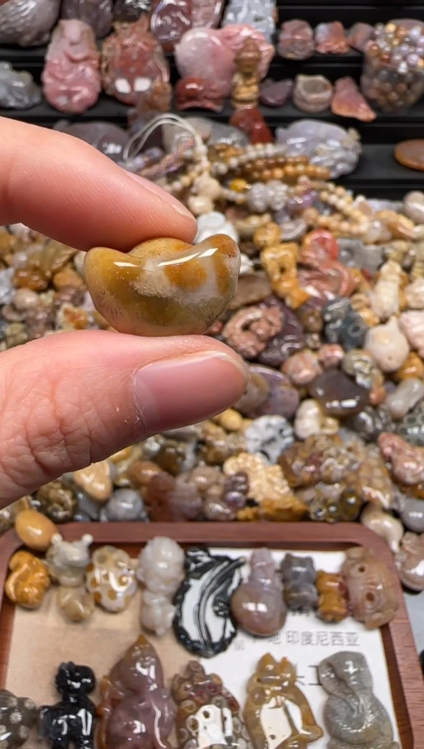 【闪购商品】硅化珊瑚（珊瑚玉）颈饰未镶嵌084