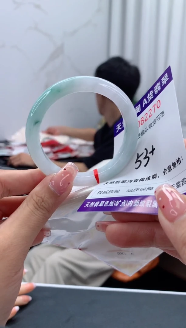 未镶嵌手镯翡翠有纹，完美者勿拍