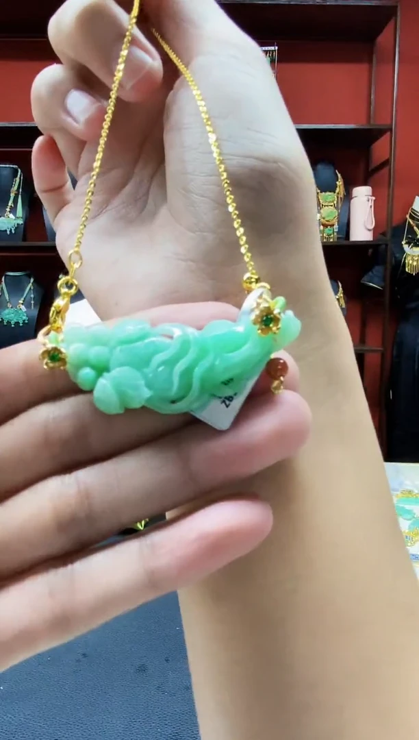 颈饰未镶嵌翡翠吊坠